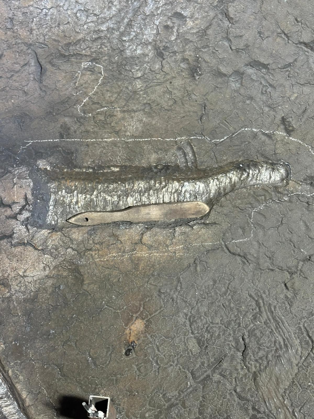 Gouging and re-welding repair on heavy steel plate