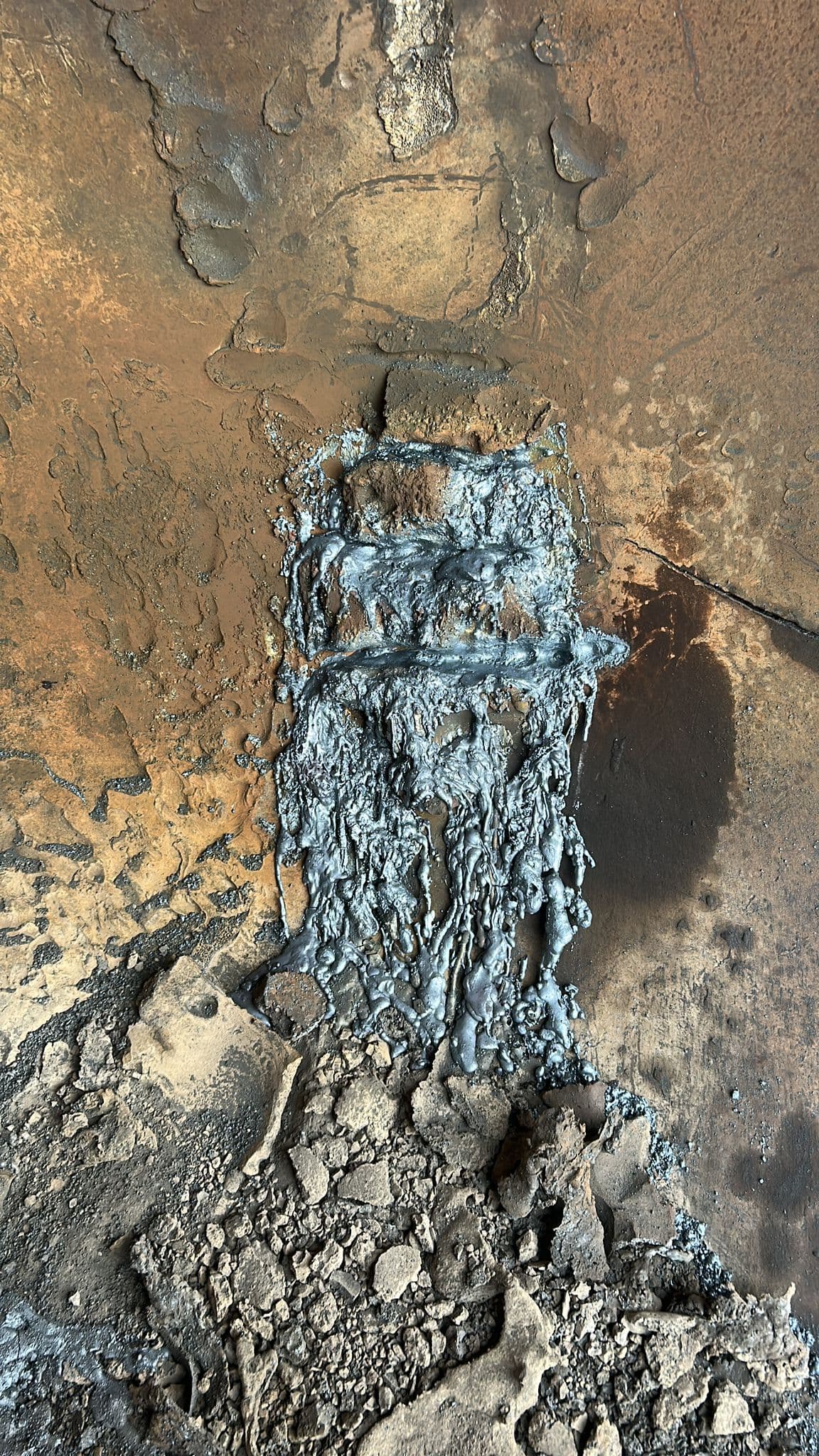 Solidified slag and metal residue buildup inside vessel